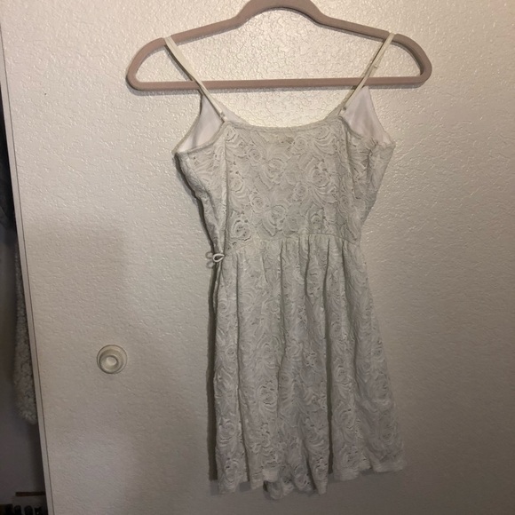 White romper - Picture 2 of 4